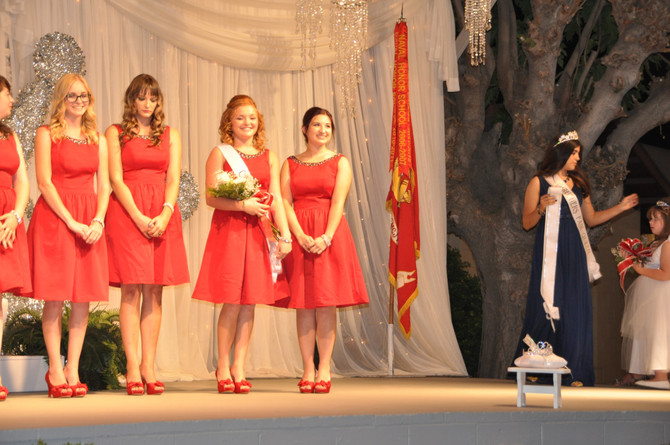 queen contestants on stage